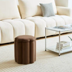 Fluweel Bruine Salonpoef Met Opbergruimte 16 Fluweel Bruine Salonpoef Met Opbergruimte -Leenbakker Winkel 4d73ec81818e43388fdfa26a8030af20