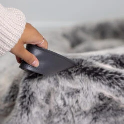 Icon Zitzak Cocoon - Zitzak Van Imitatiebont - Poolwolf -Leenbakker Winkel b4684c8432f14f83816e4dbb874f881f